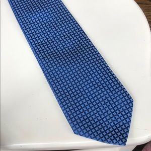 Blue geometric tie Pink brand